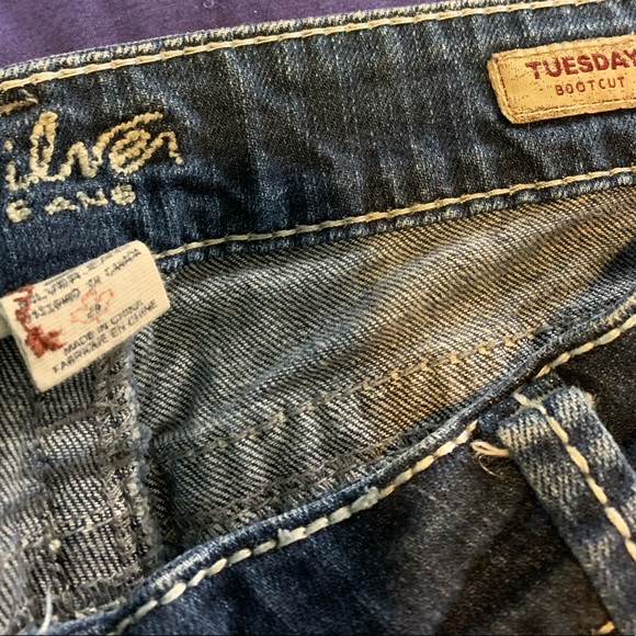 SILVER WOMANS SIZE 29 Tuesday bootcut jeans. Minor wear on bottoms as per pic. - Picture 3 of 5